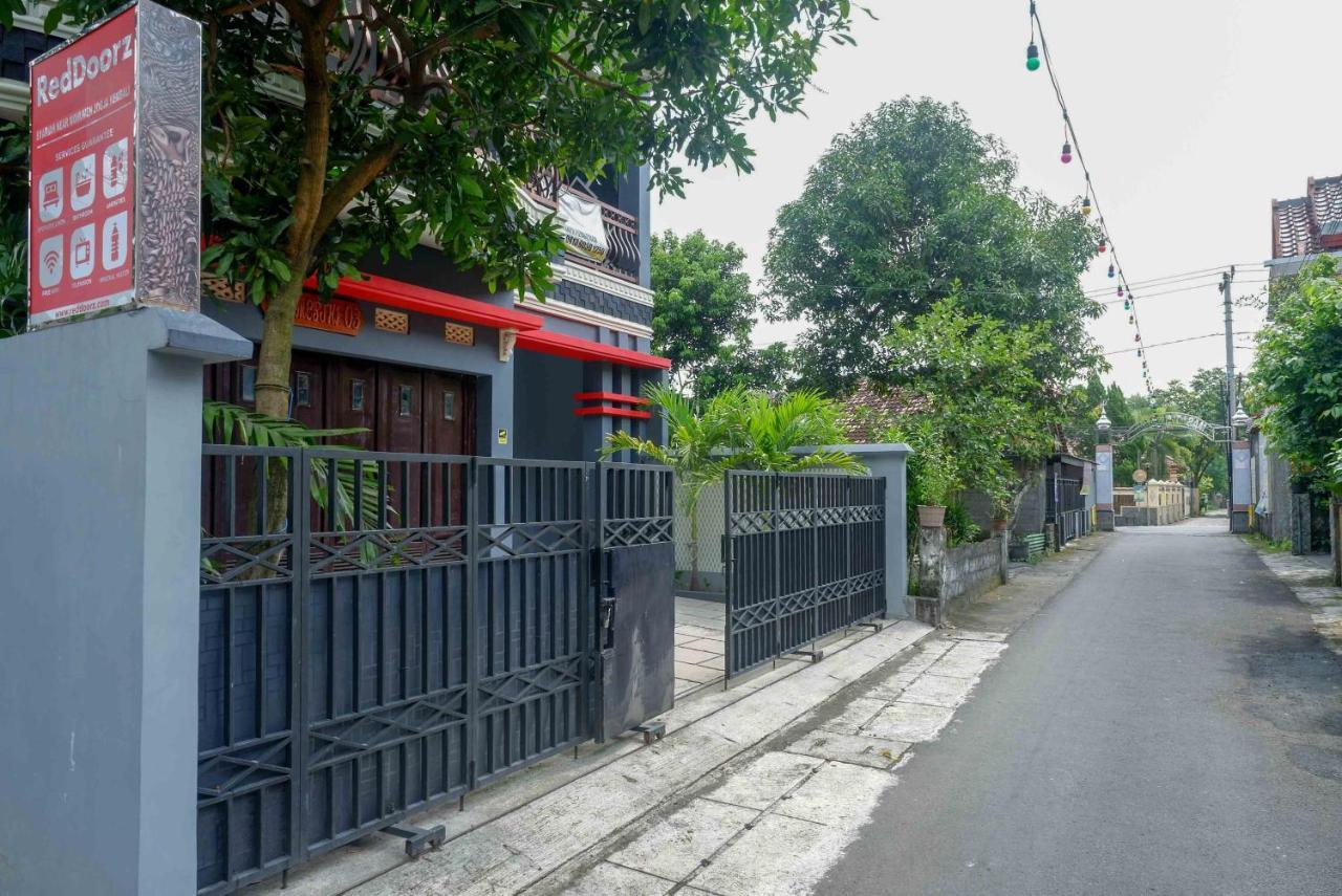 Reddoorz Syariah Near Monumen Jogja Kembali Hotel Kejayan Exterior photo